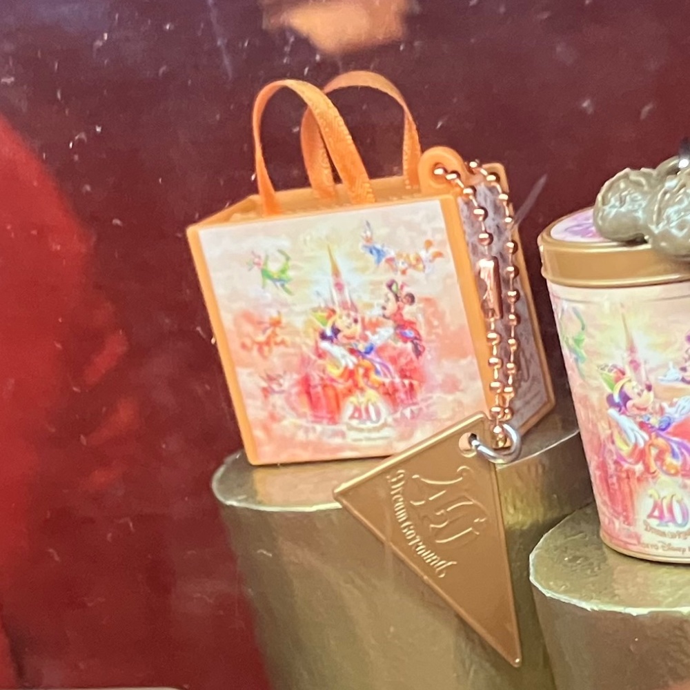 NEW Tokyo Disneyland 40th Anniversary Special Edition Shopping Bag Keychain
